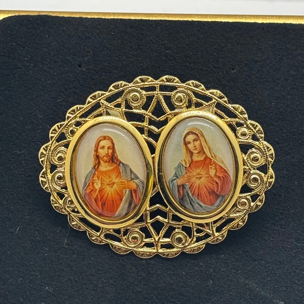 Devotional Brooch Unisex Gold Tone Sacred Heart Jesus Mary Filigree